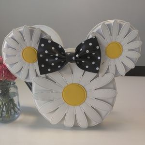 Loungefly Disney Minnie Mouse Daisy flower bow crossbody NWT